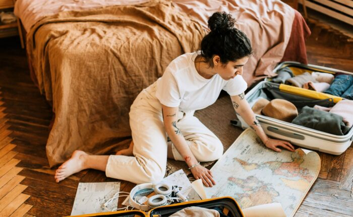 Traveler comparing 30-day and 60-day UAE visit visa options